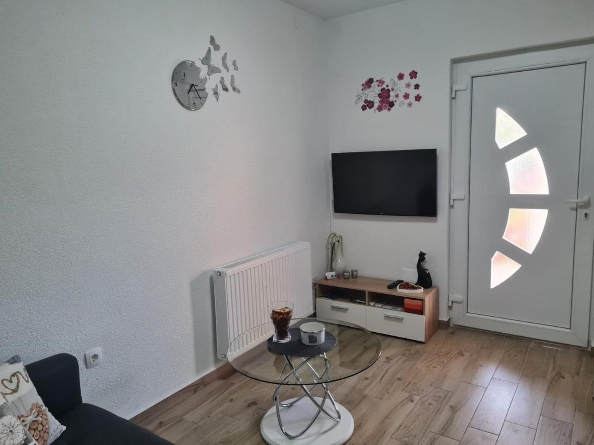 Apartman Ruza Apartment Кърк Екстериор снимка